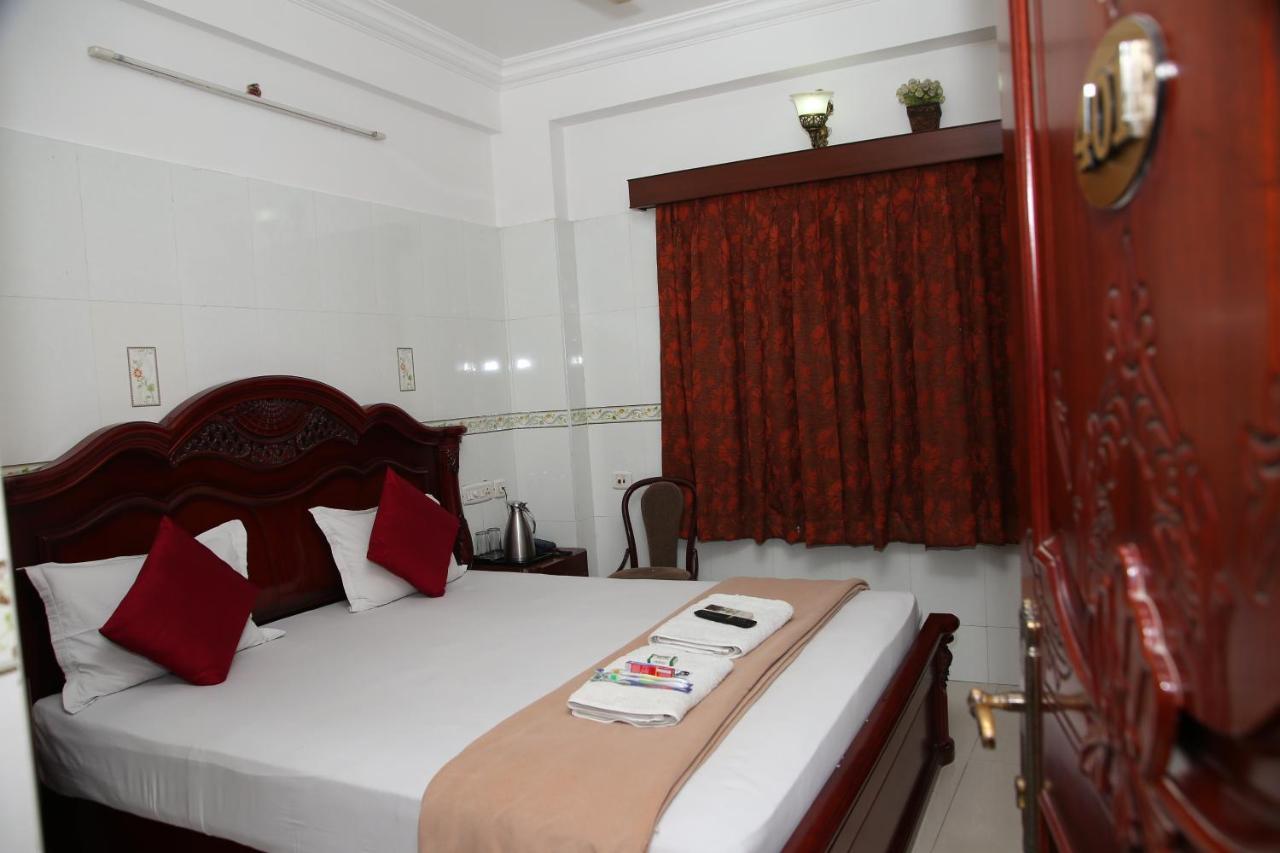 Hotel Grand View Residency