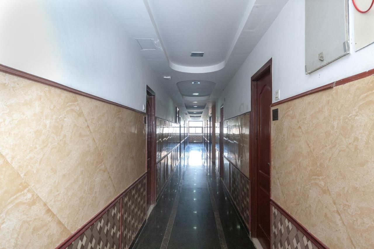 Oyo Flagship 15018 Golden Manor Hotel 3*
