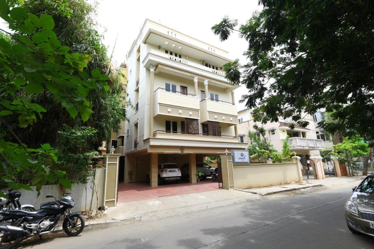 Vaccinated Staff- Oyo Flagship 475 Audi Nivas, North Usman Road Hotel