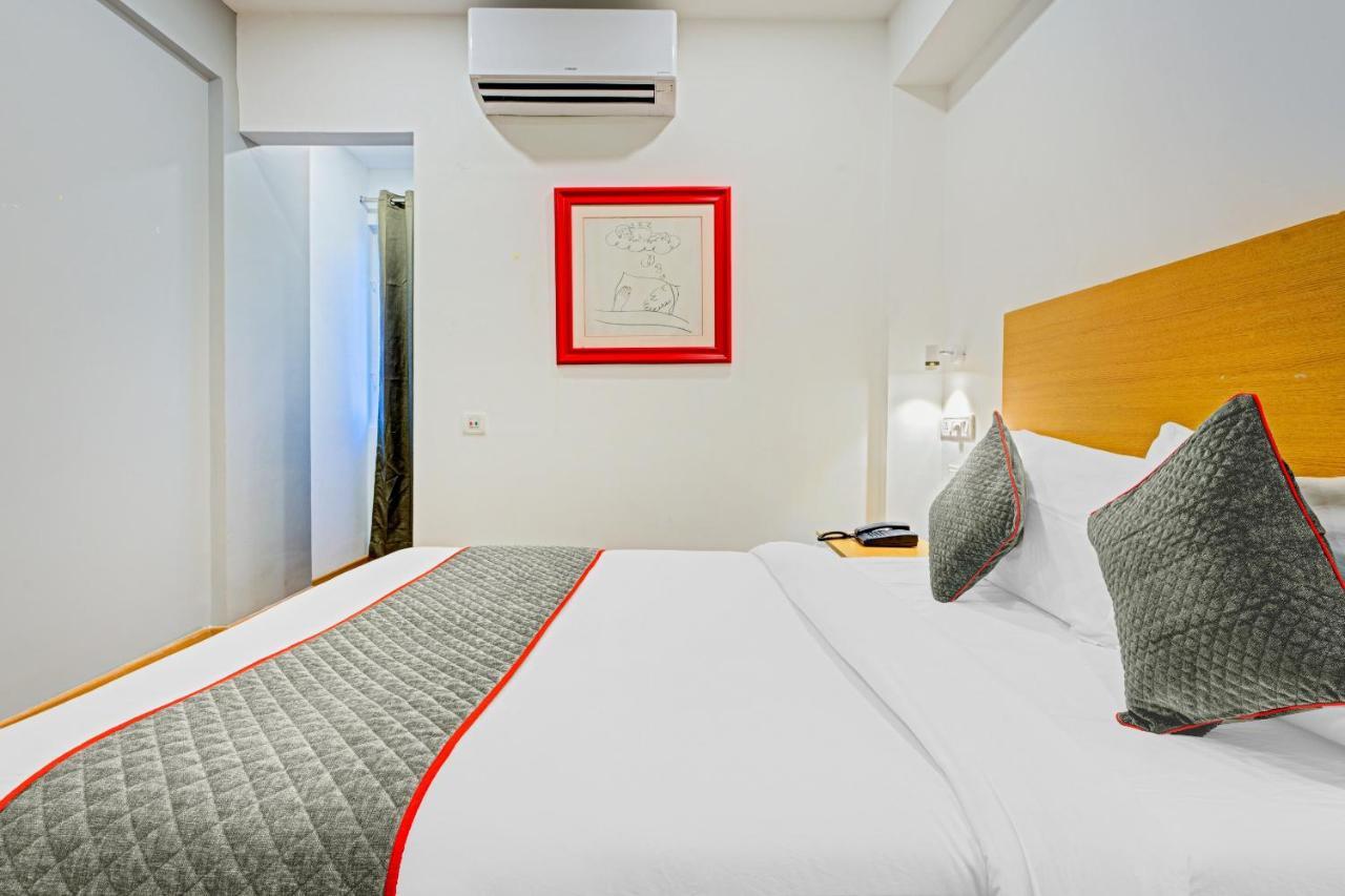 Hotel Oyo Townhouse 74871 Thoraipakkam 4*