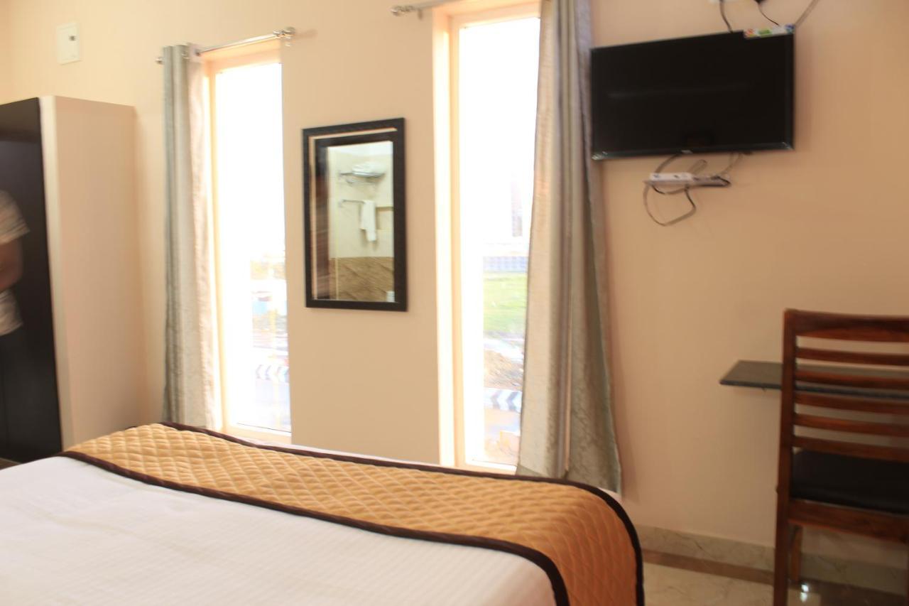Hotel The 2*