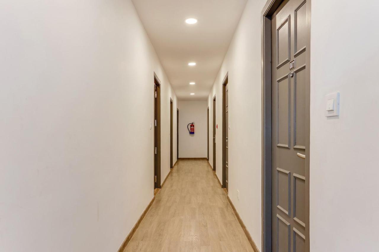 Upar Uthandi, Ecr Hotel
