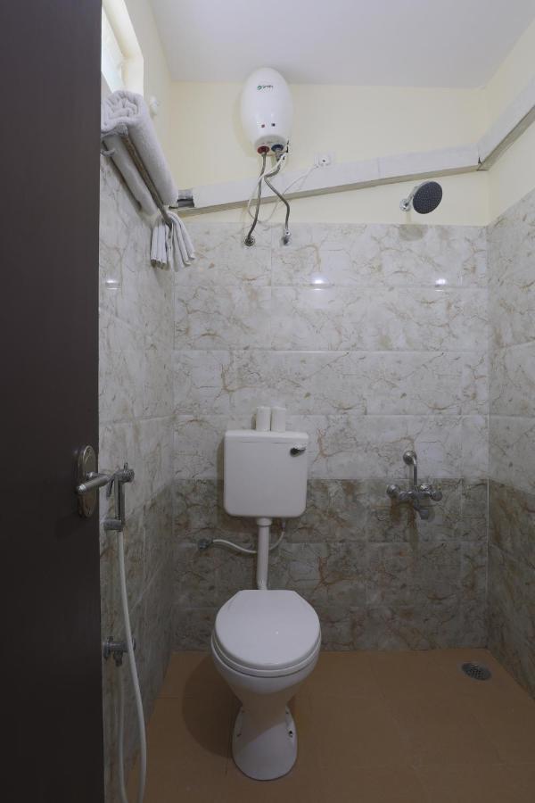 Tree Hotel-near Vfs Global And Ramee Mall