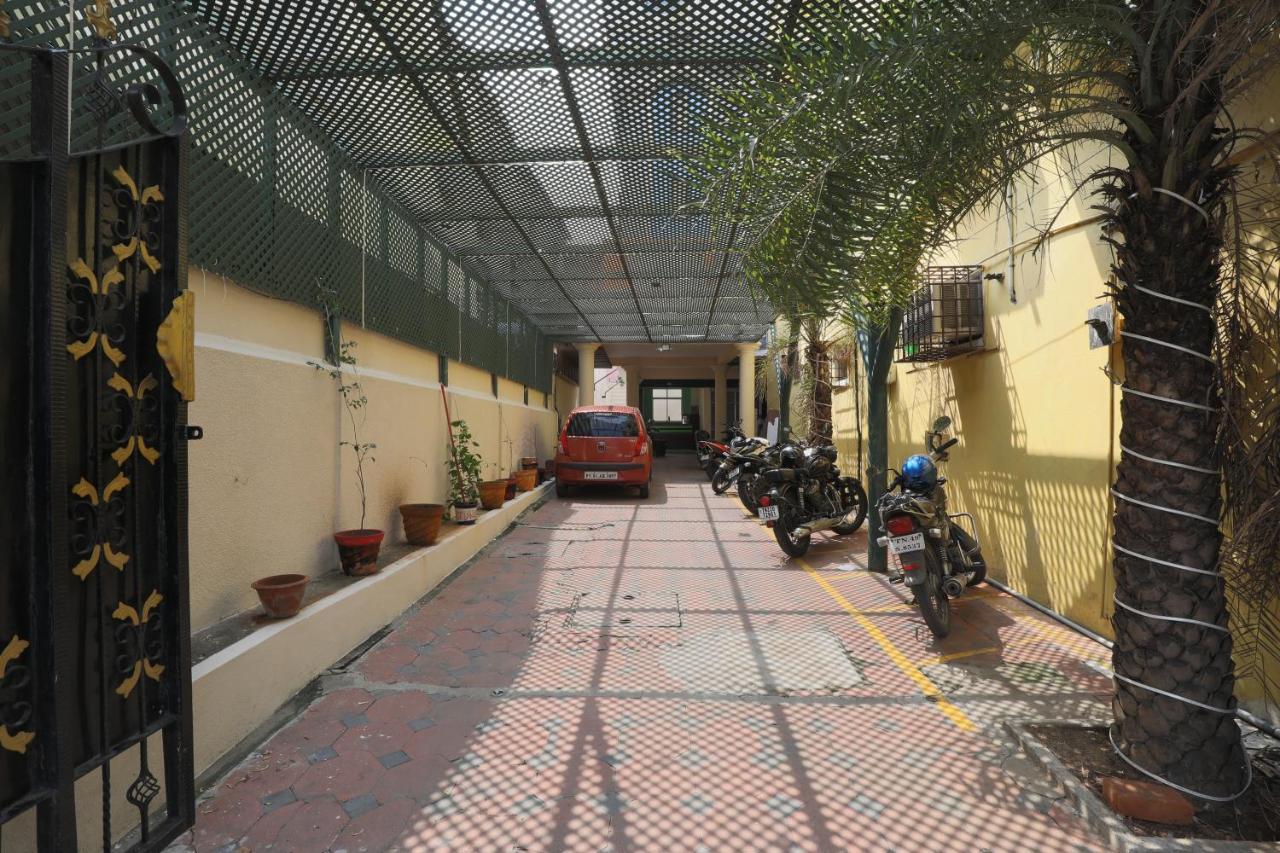 Tree Hotel-near Vfs Global And Ramee Mall Hotel Chennai