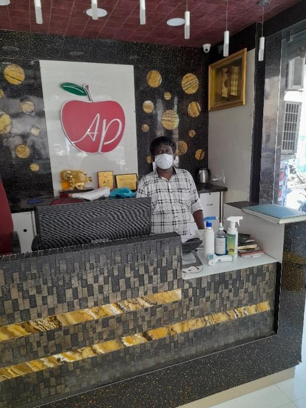 Capital O 80649 Apple Palace Hotel Chennai
