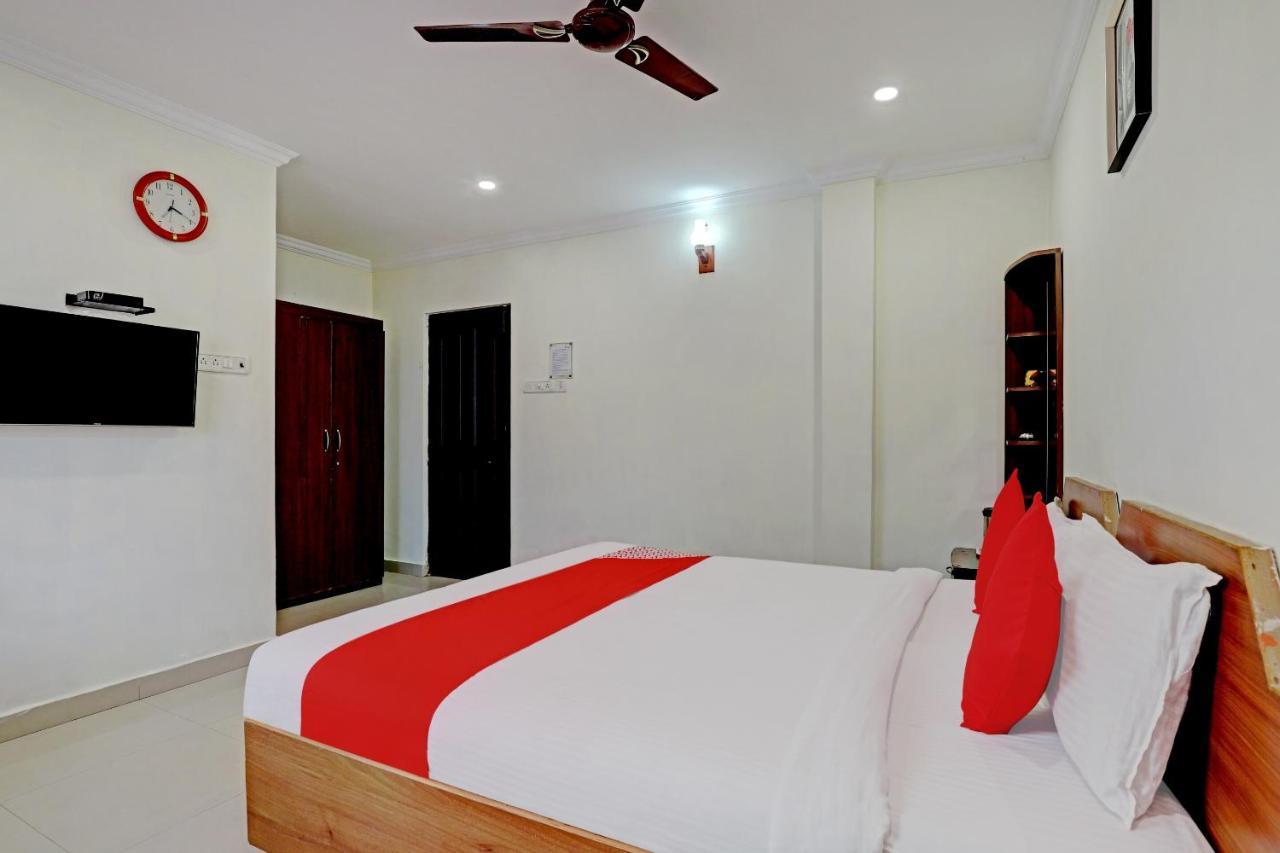 Hotel Oyo 78979 Omr Residency 3*