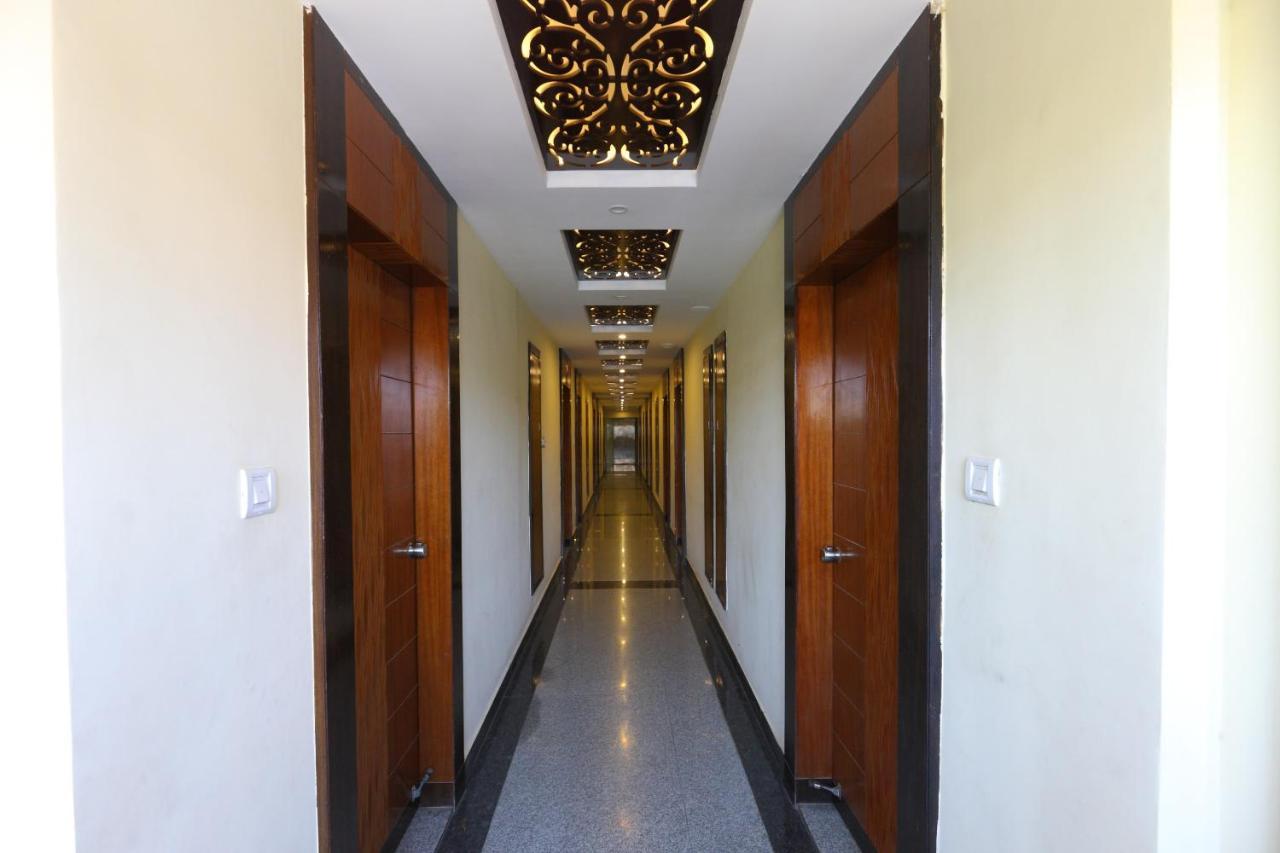 Hotel Collection O 5446 Maharajay 3*