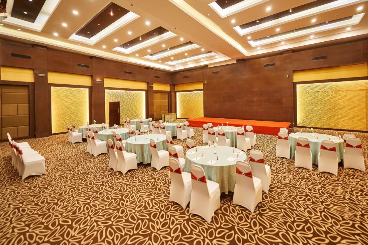 Aloft Omr It Expressway Hotel