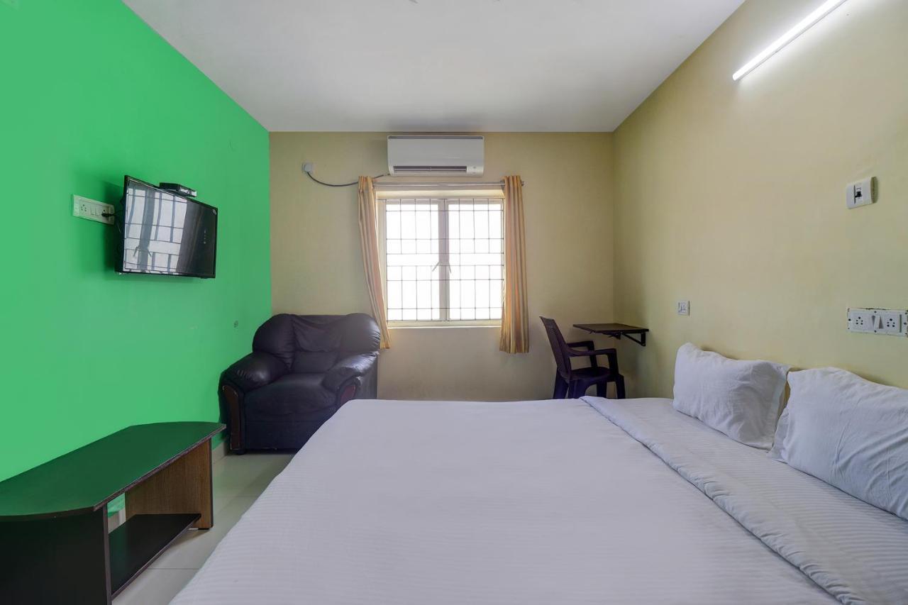 Fabhotel Green Tree Hotel 3*