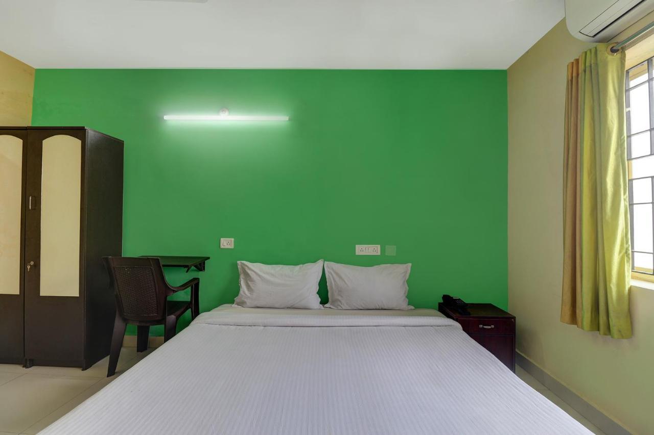 Fabhotel Green Tree