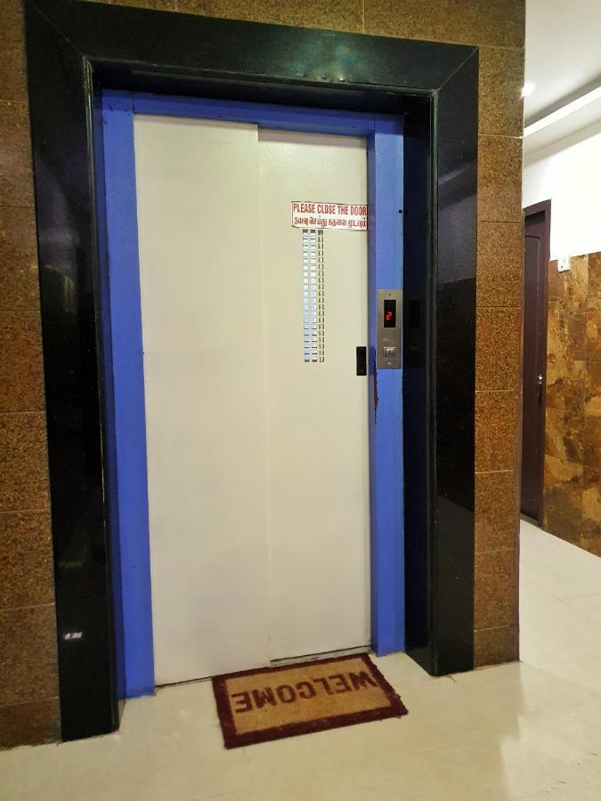 Inn Bhimas -puratchi Thalaivar Dr M G Ramachandran Railway Station 2*