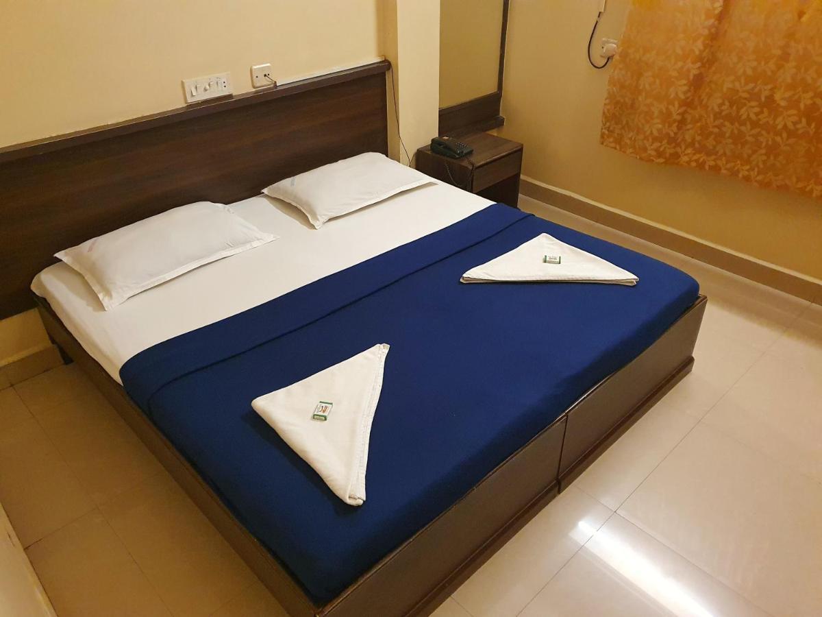Inn Bhimas -puratchi Thalaivar Dr M G Ramachandran Railway Station