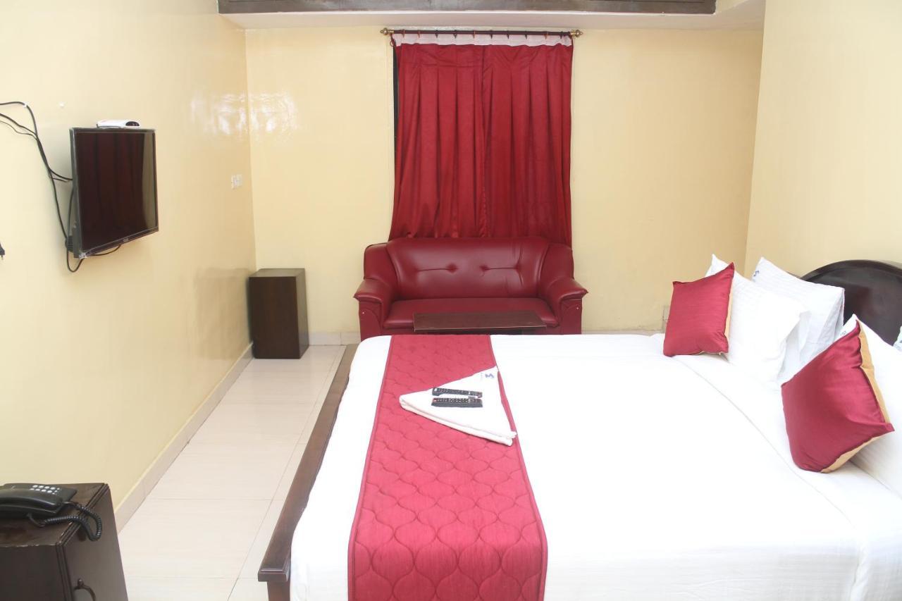 Skyry T Nagar Hotel 2*