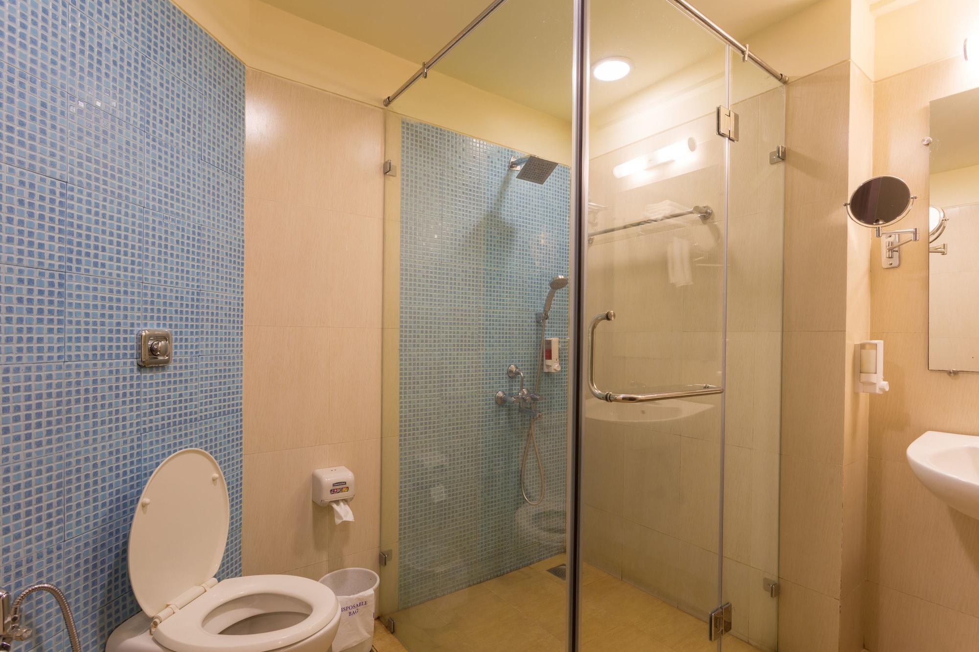 - Vadapalani Hotel Chennai