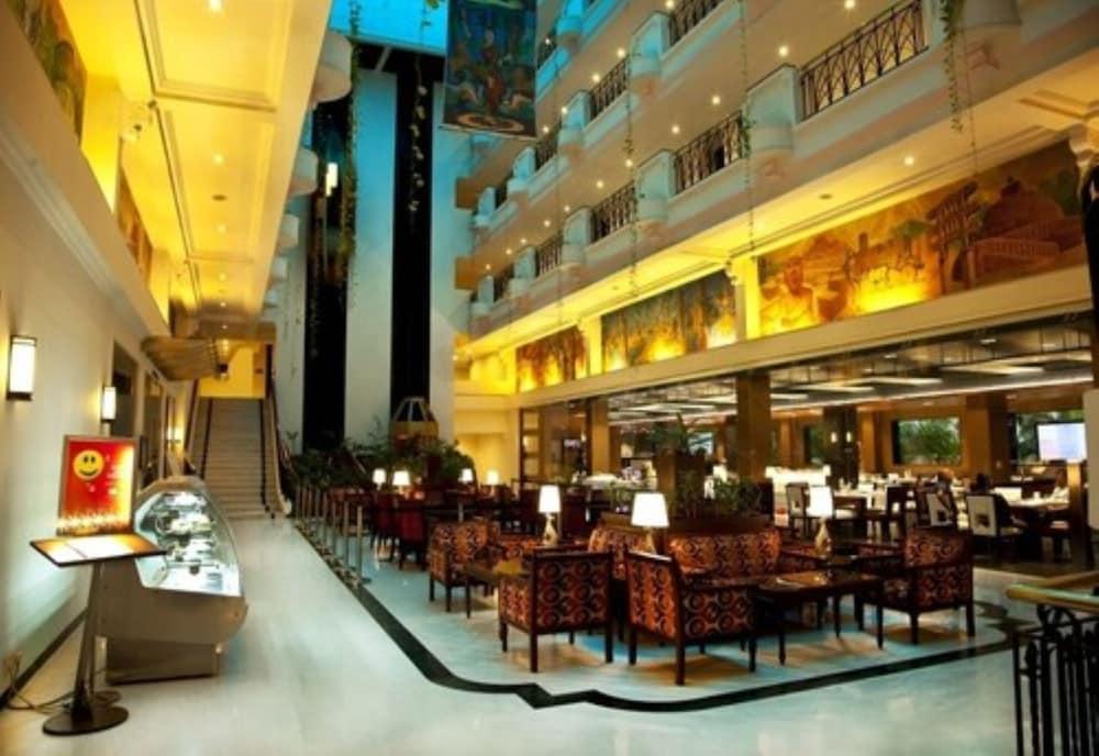Hotel Radha Regent, 3*