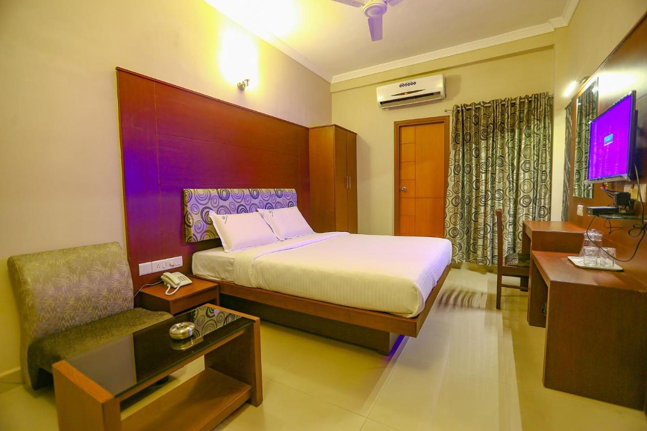 Fabhotel Greens Gate Hotel