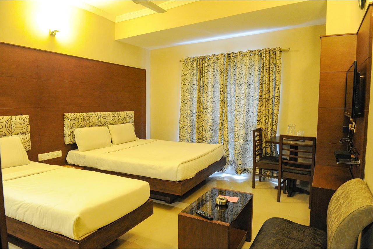 Hotel Fabhotel Greens Gate 3*