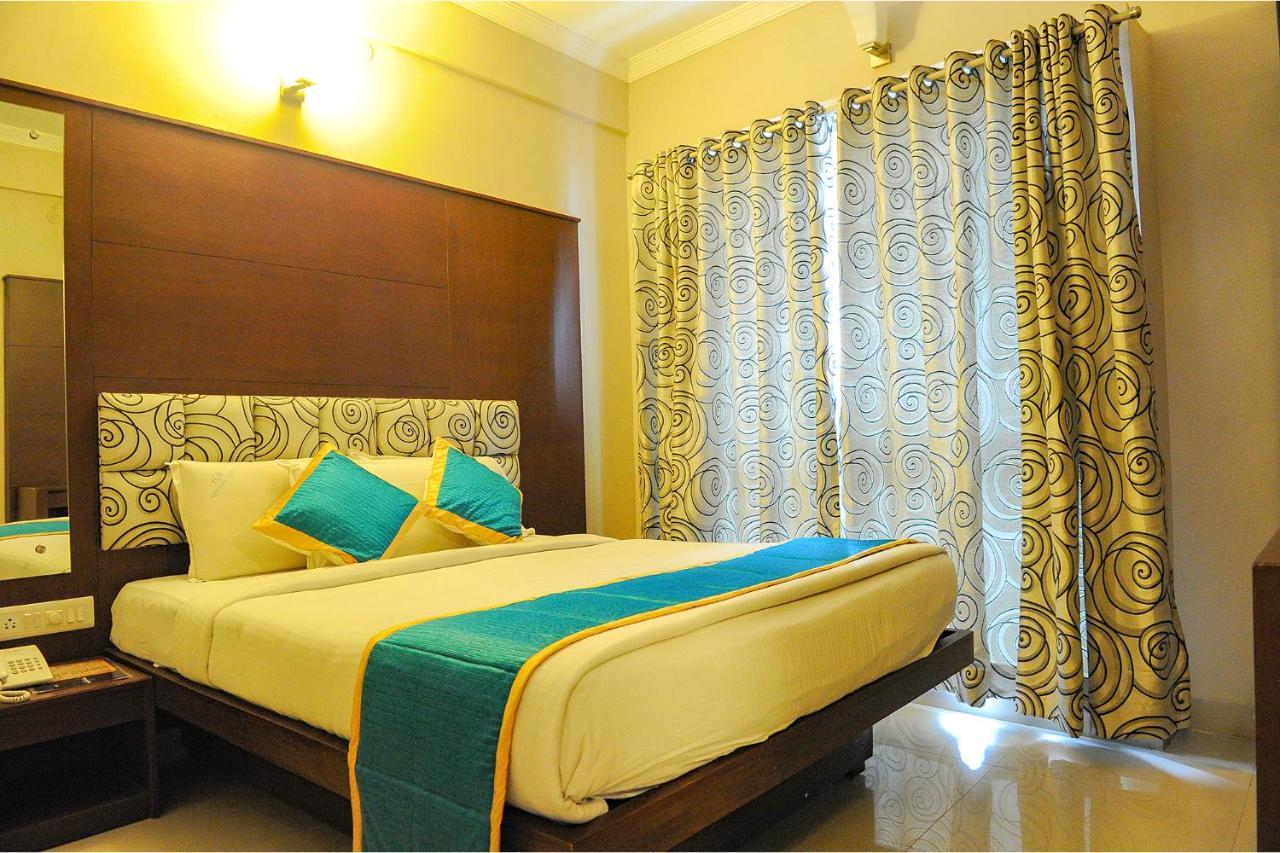 Fabhotel Greens Gate 3*