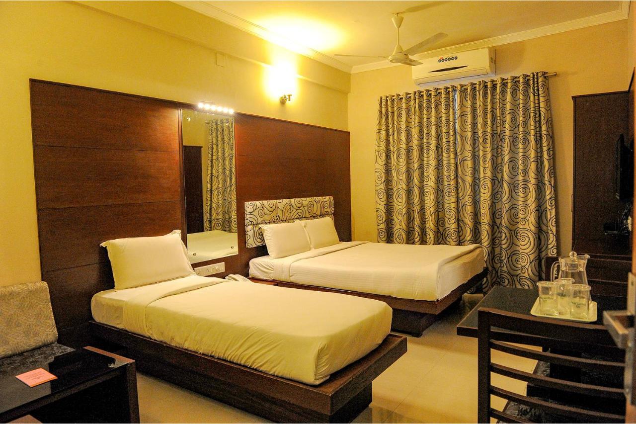 Fabhotel Greens Gate