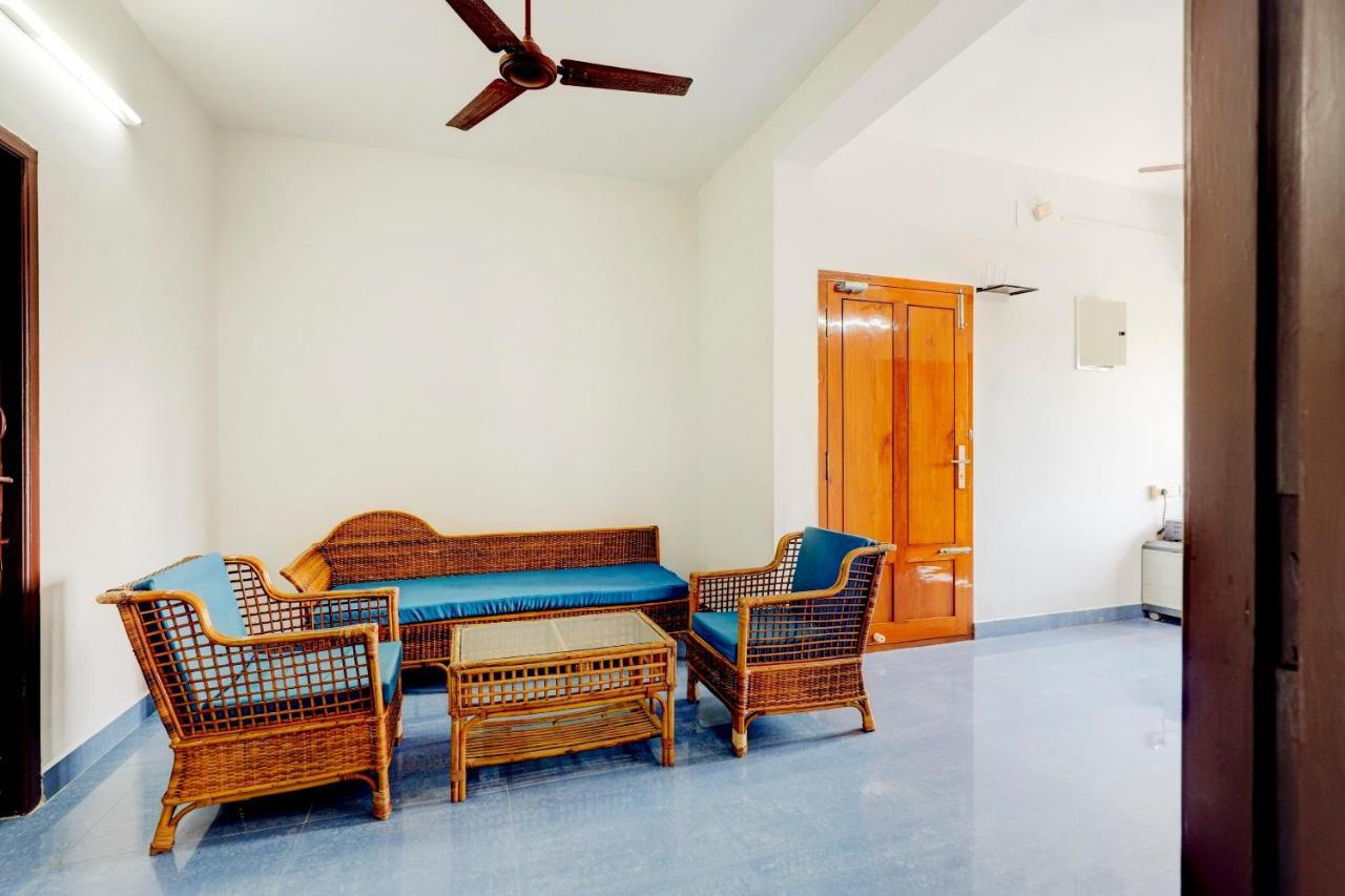 Oyo Fantasea Uthandi Near Juhu Guest house