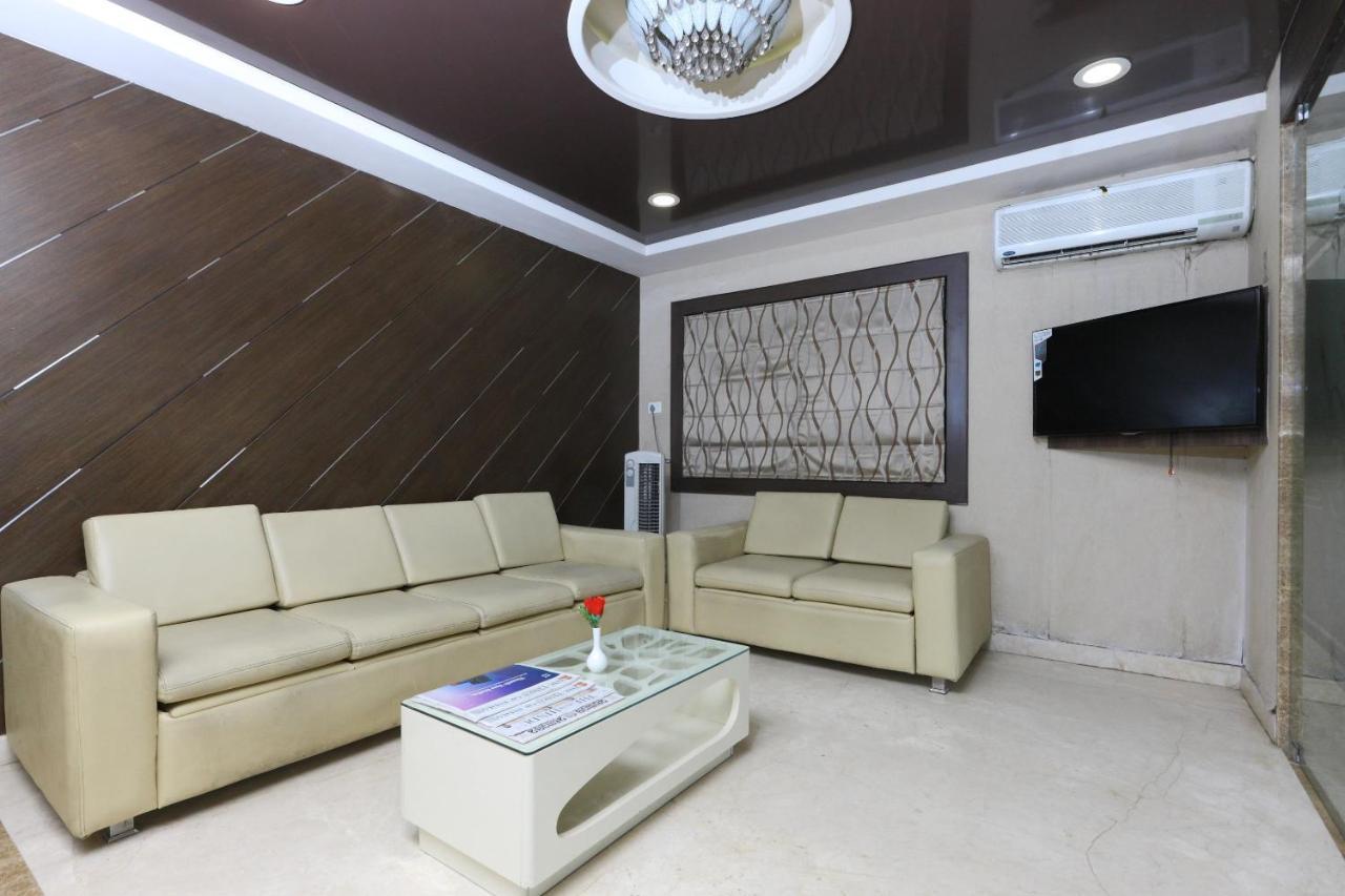 Oyo 4324 Emerald Manor Hotel