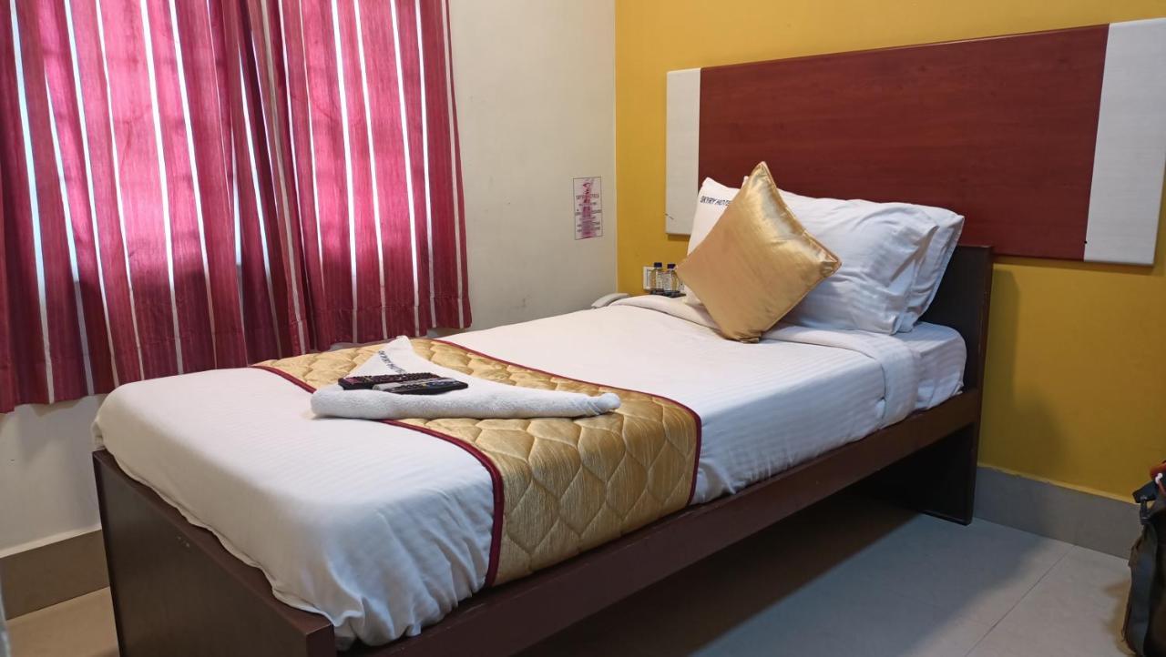 Skyry Adyar Hotel *