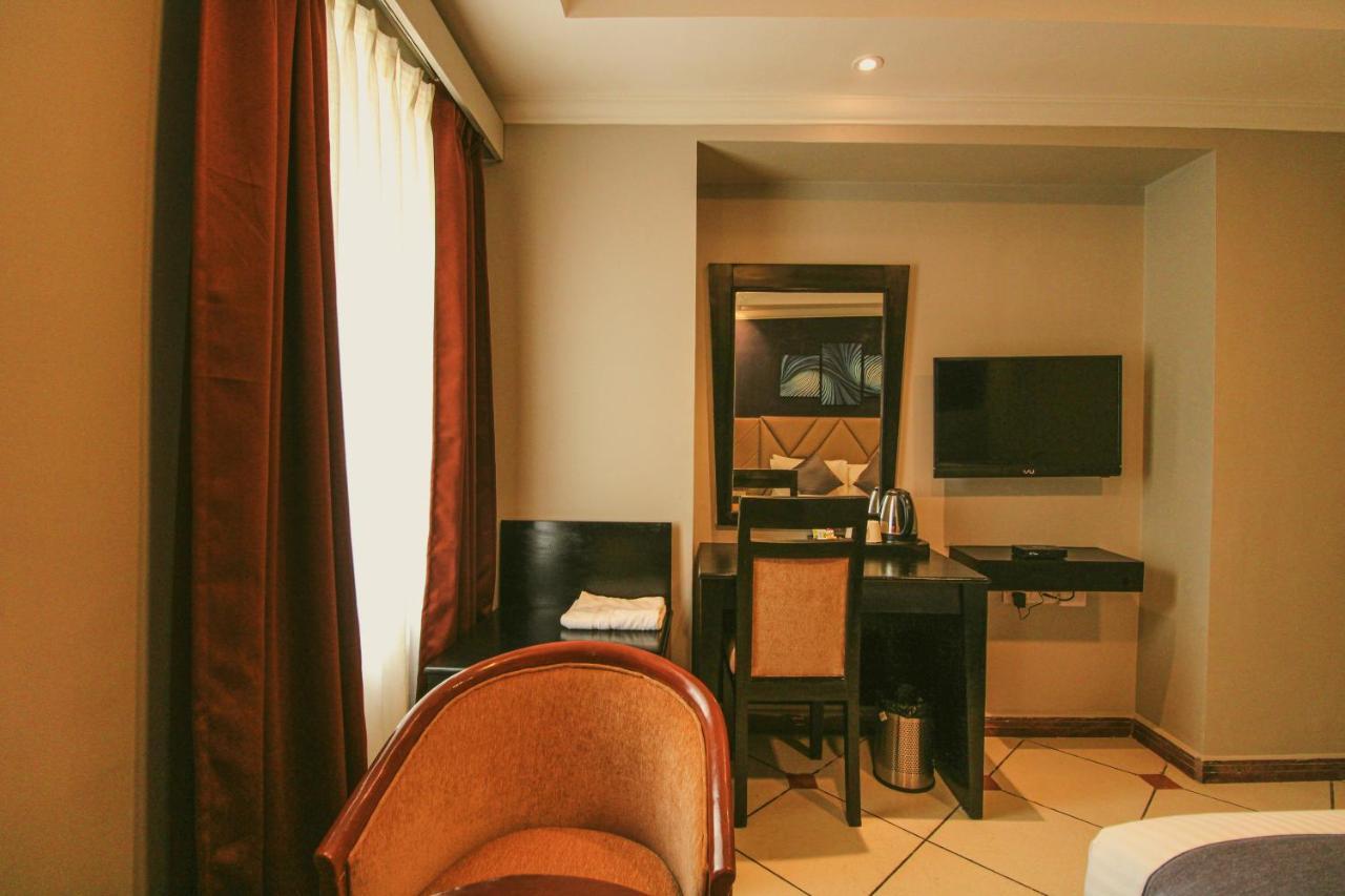 Emarald Hotels & Resorts Chennai