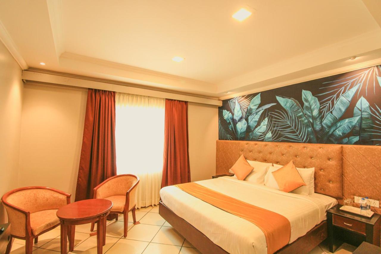 Hotel Emarald Hotels & Resorts Chennai