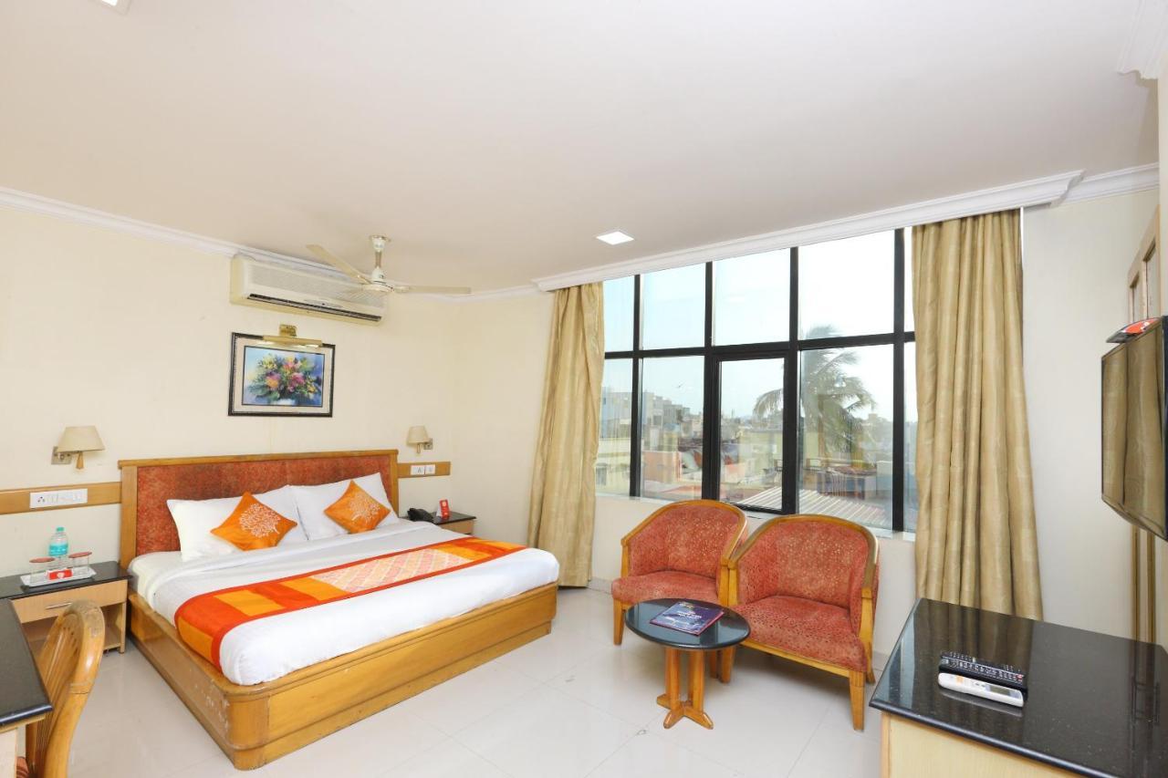 Collection O 77368 Maruthi Residency Hotel