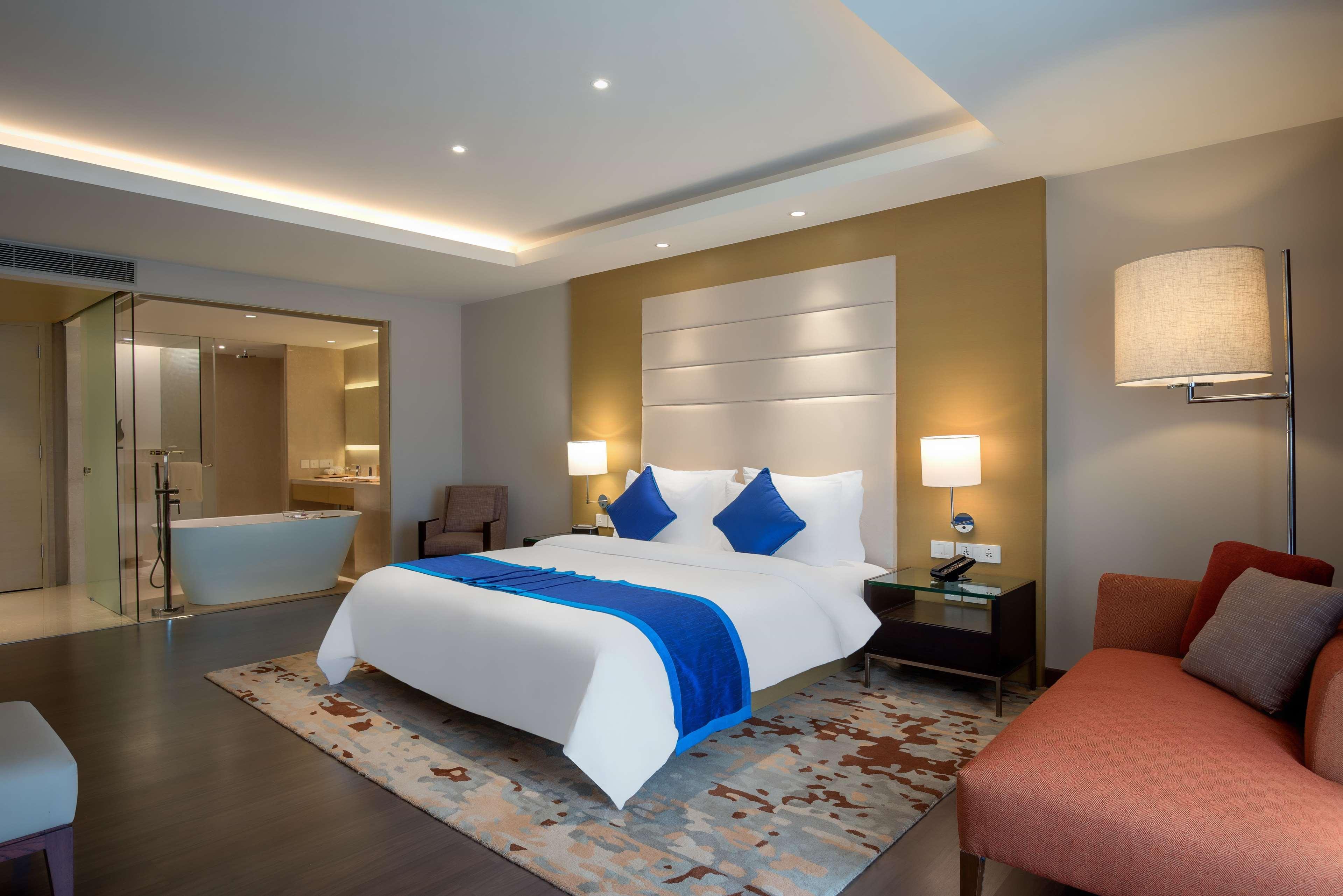 Feathers- A Radha Hotel, 5*