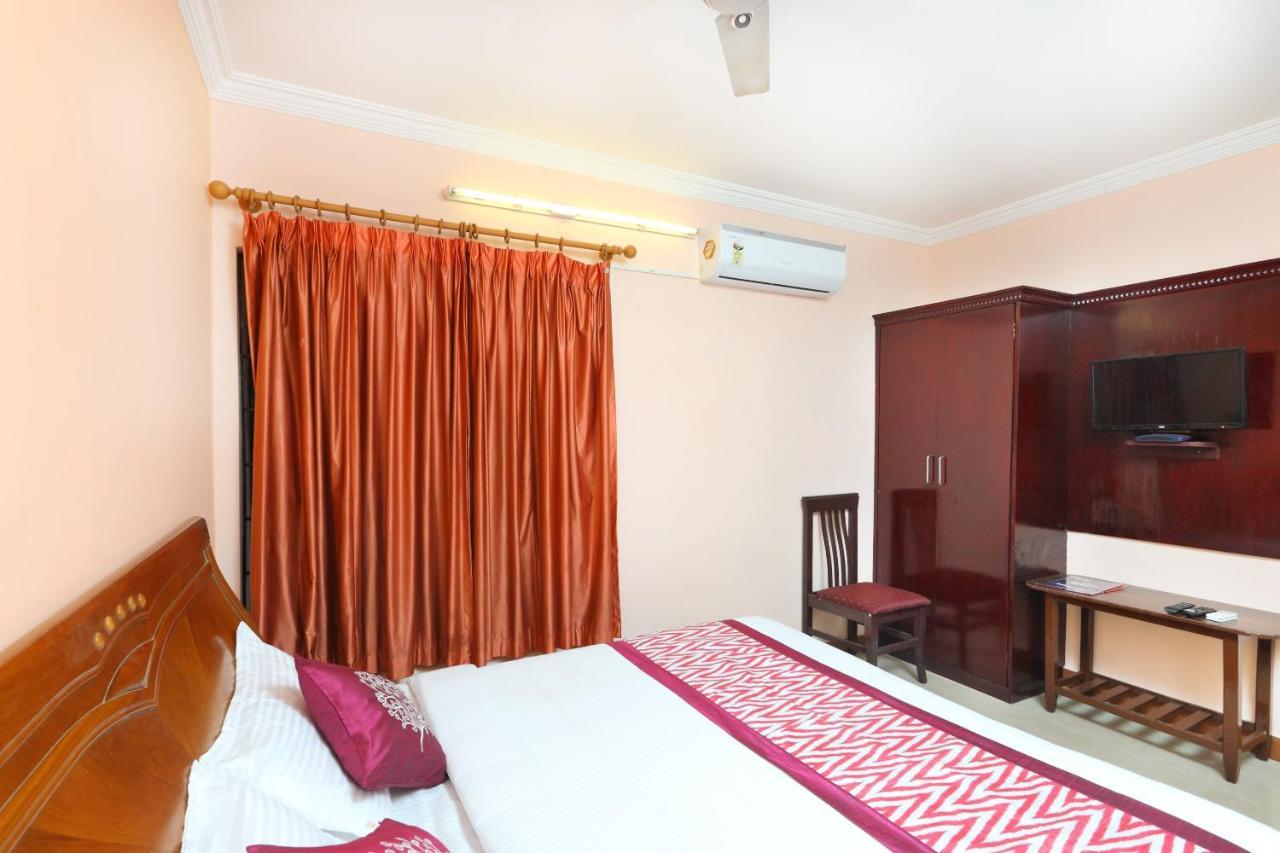 Oyo 14356 Dreams Manor Hotel