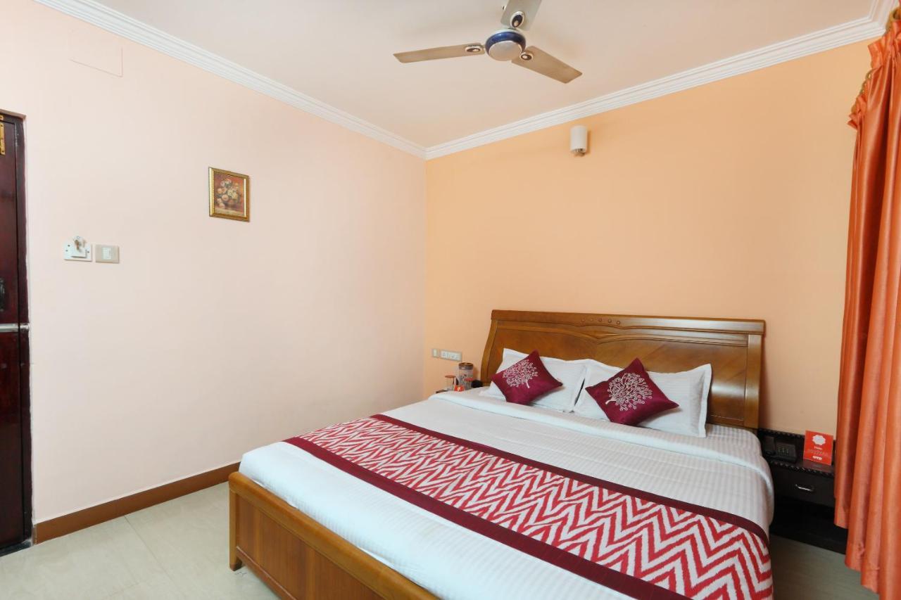 Hotel Oyo 14356 Dreams Manor
