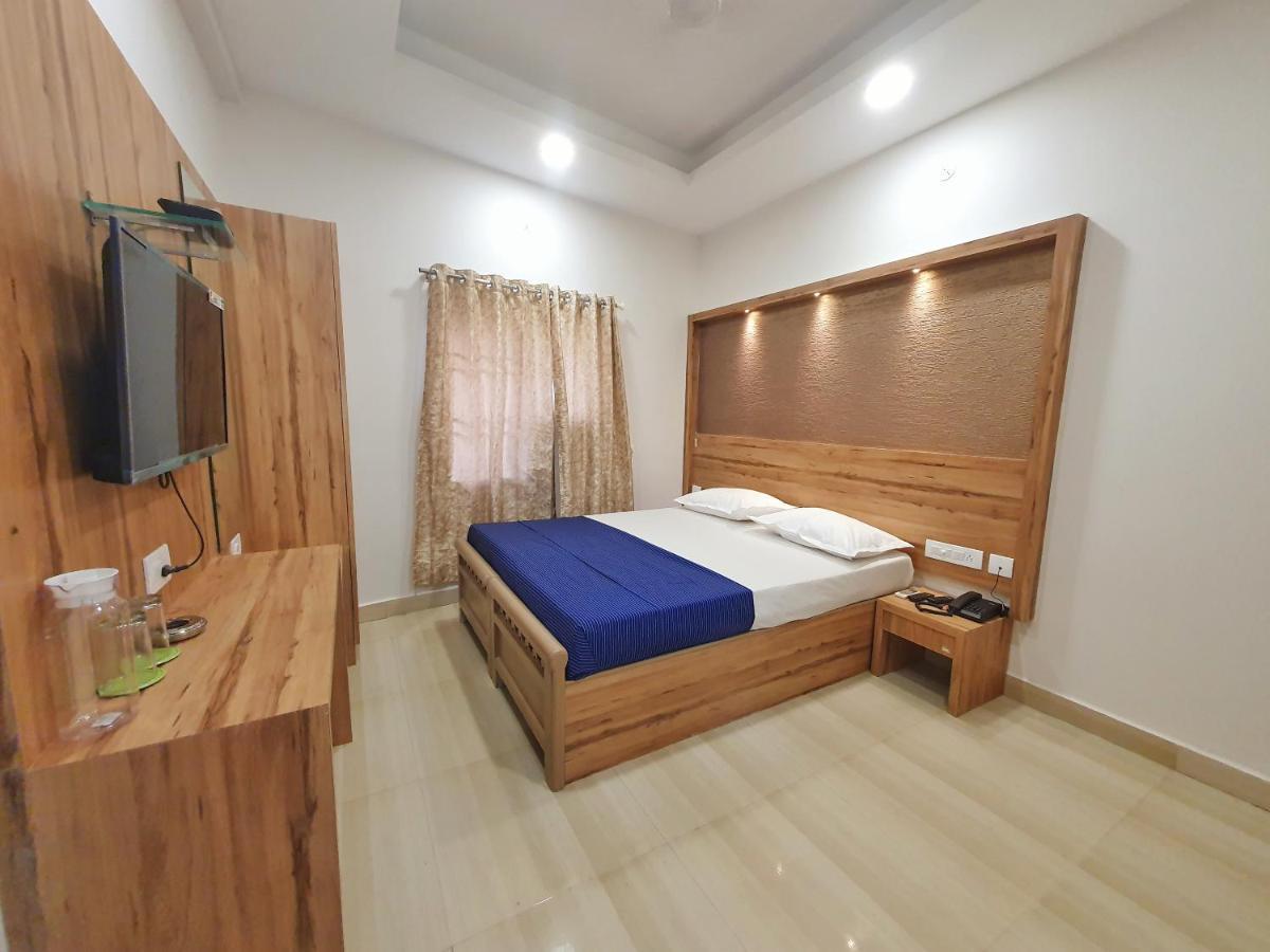 Court - Business Class - Near Railway Station Hotel