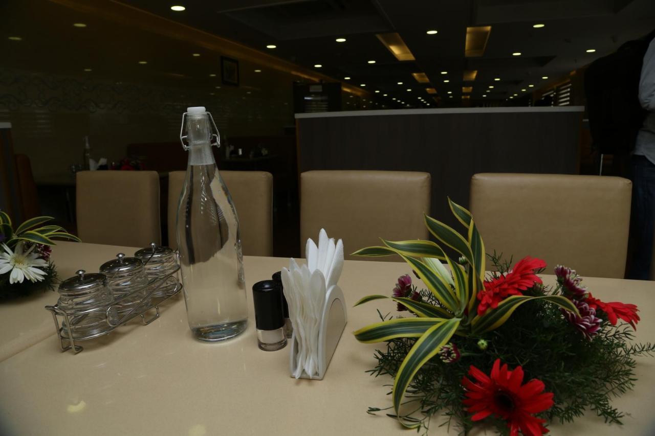 Raaj Bhaavan Clarks Hotel 3*
