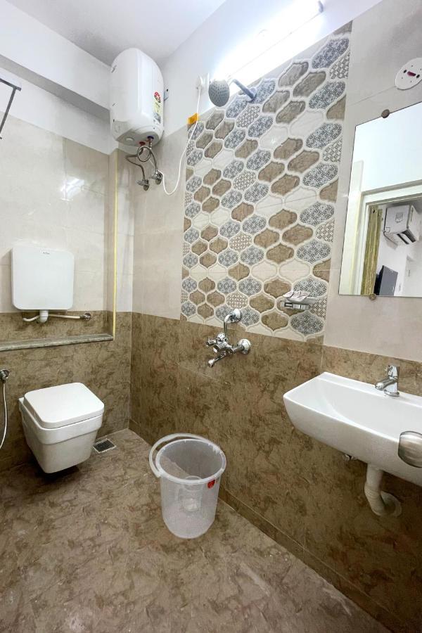 K11 Express - Opp Express Avenue 2* Chennai