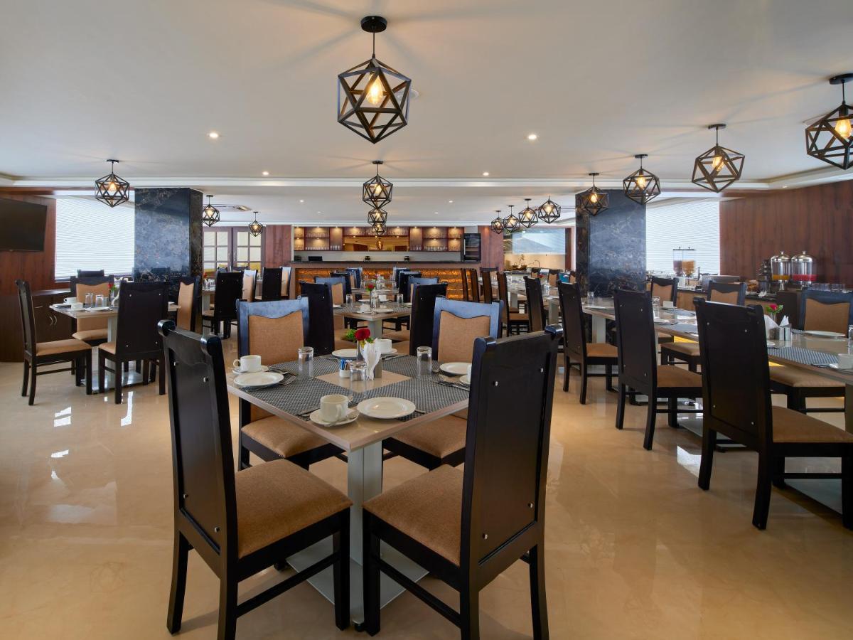 Hotel Essentia Premier Omr