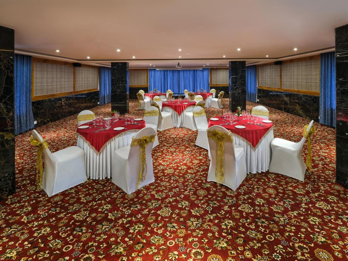 Essentia Premier Omr Hotel 3*