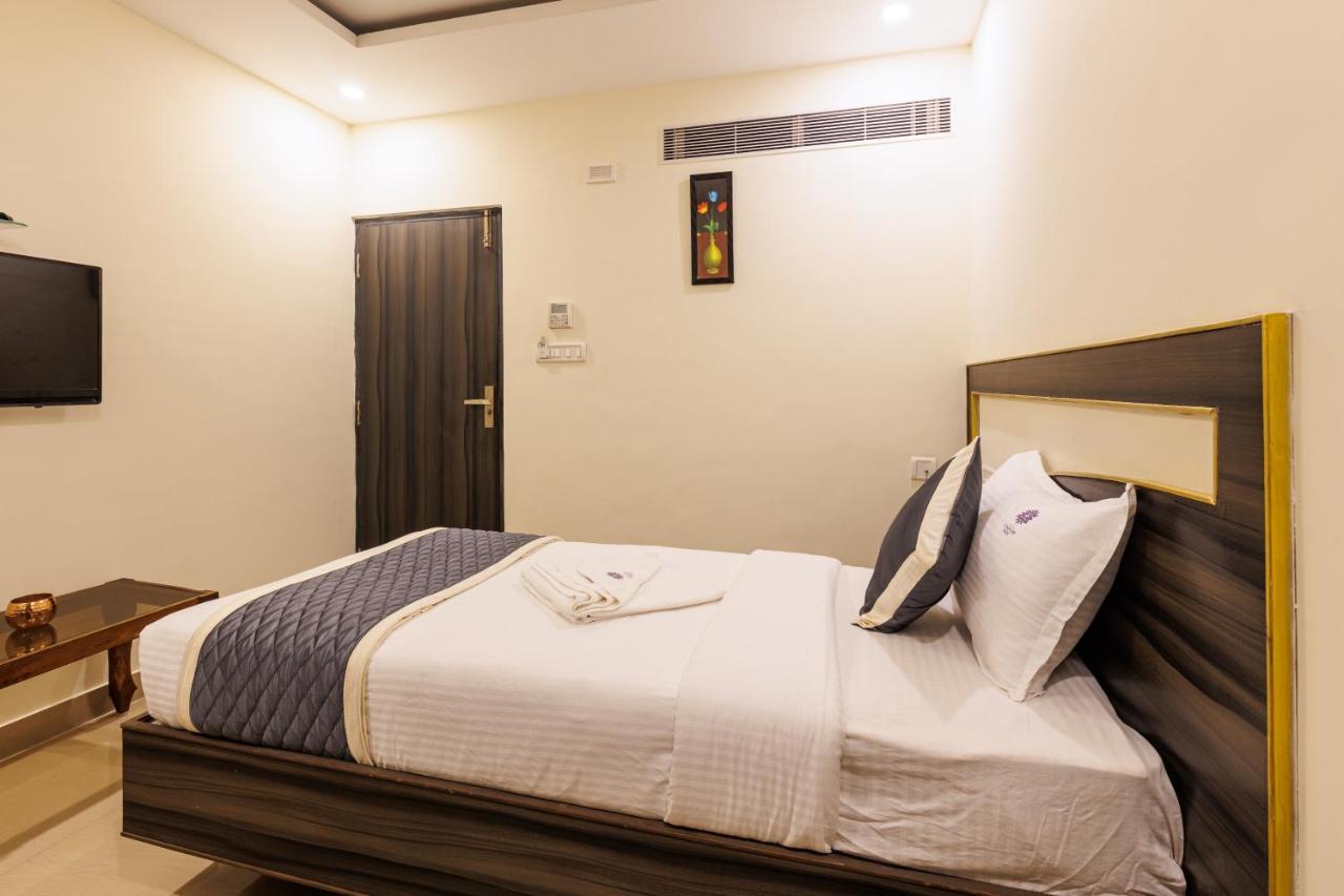 Hotel Comfort Park - Opposite Sri Ramachandra Medical College Porur