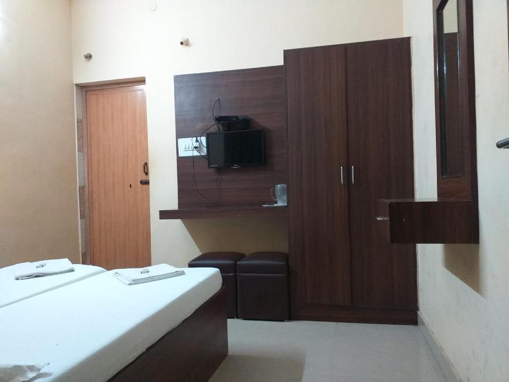 Hotel Plaza *