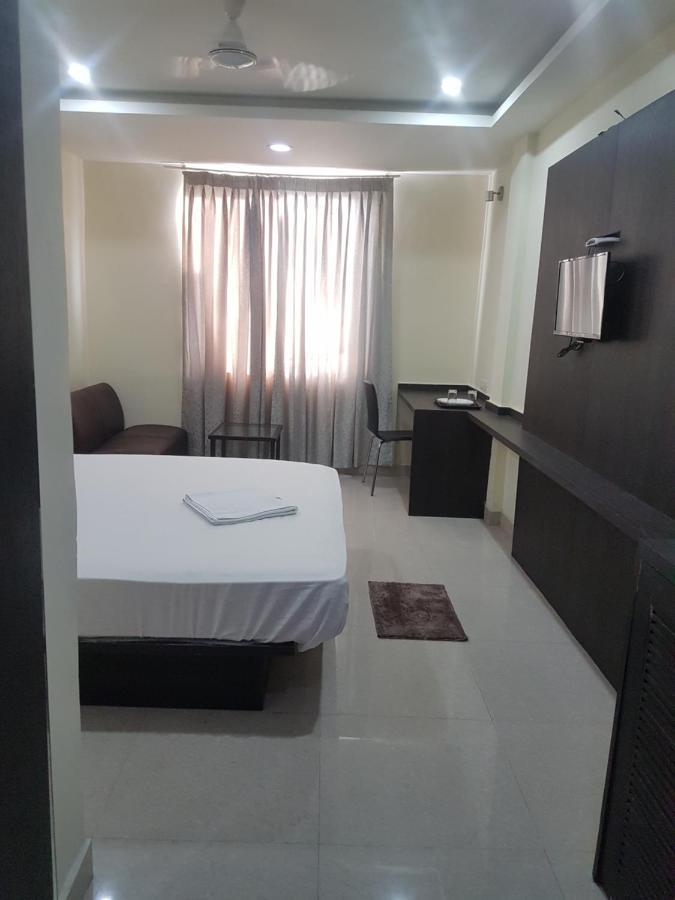 Ample Yard Hotel *