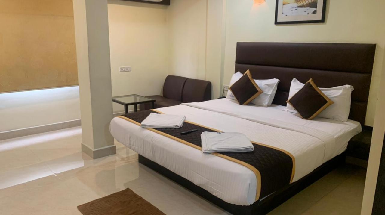Ample Yard Hotel