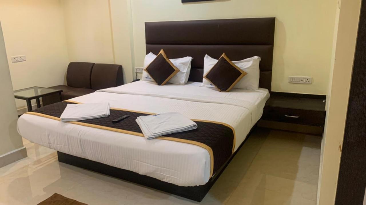 Ample Yard Hotel *