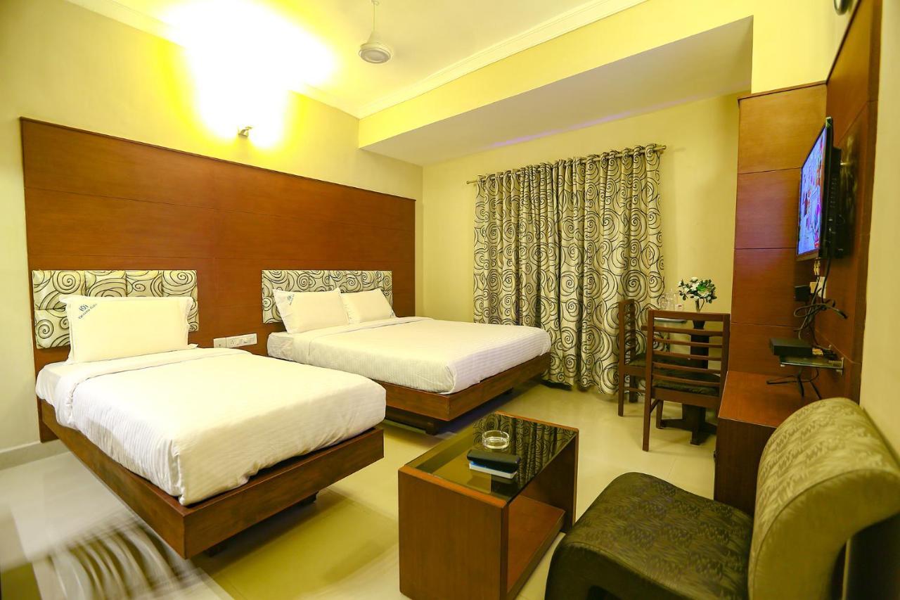 Fabhotel Greens Gate