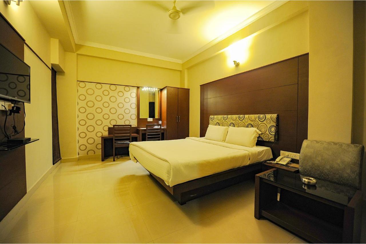Fabhotel Greens Gate