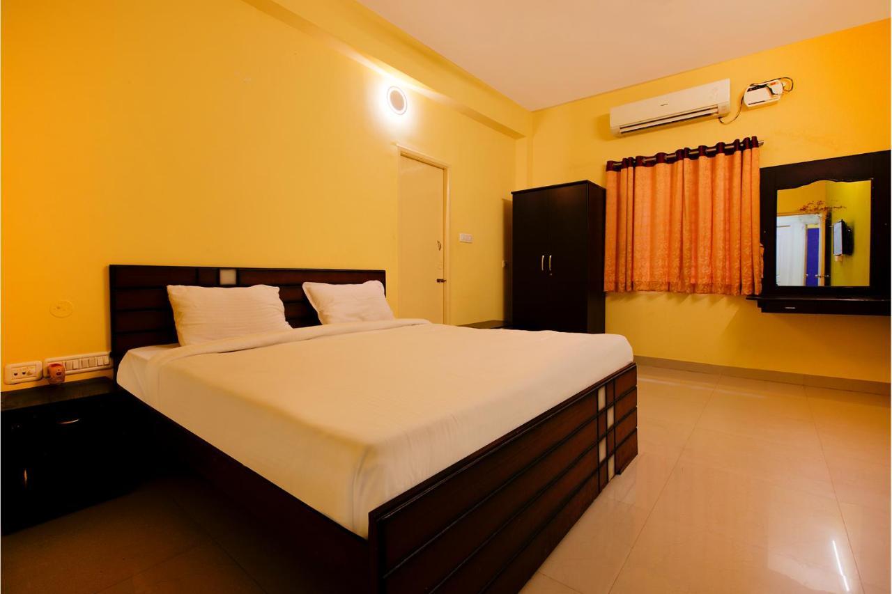 Fabhotel Tree Residency Hotel *