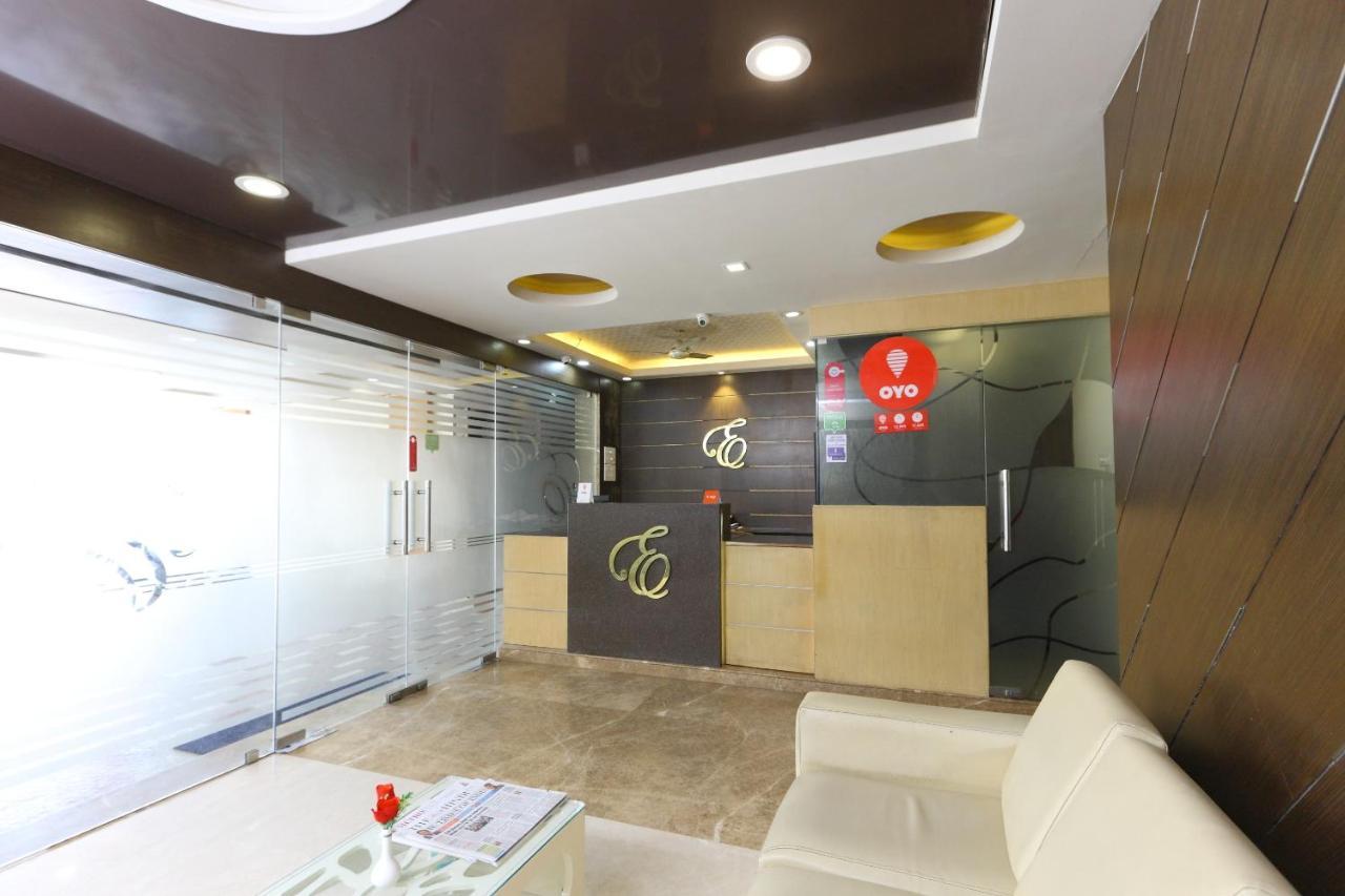 Oyo 4324 Emerald Manor Hotel 3*