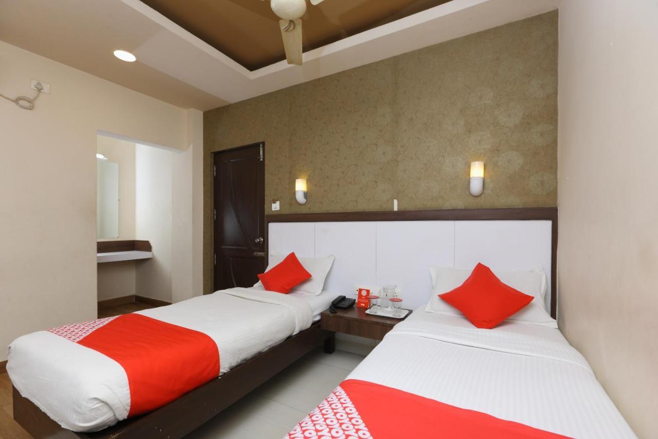 Oyo 4324 Emerald Manor Hotel 3*