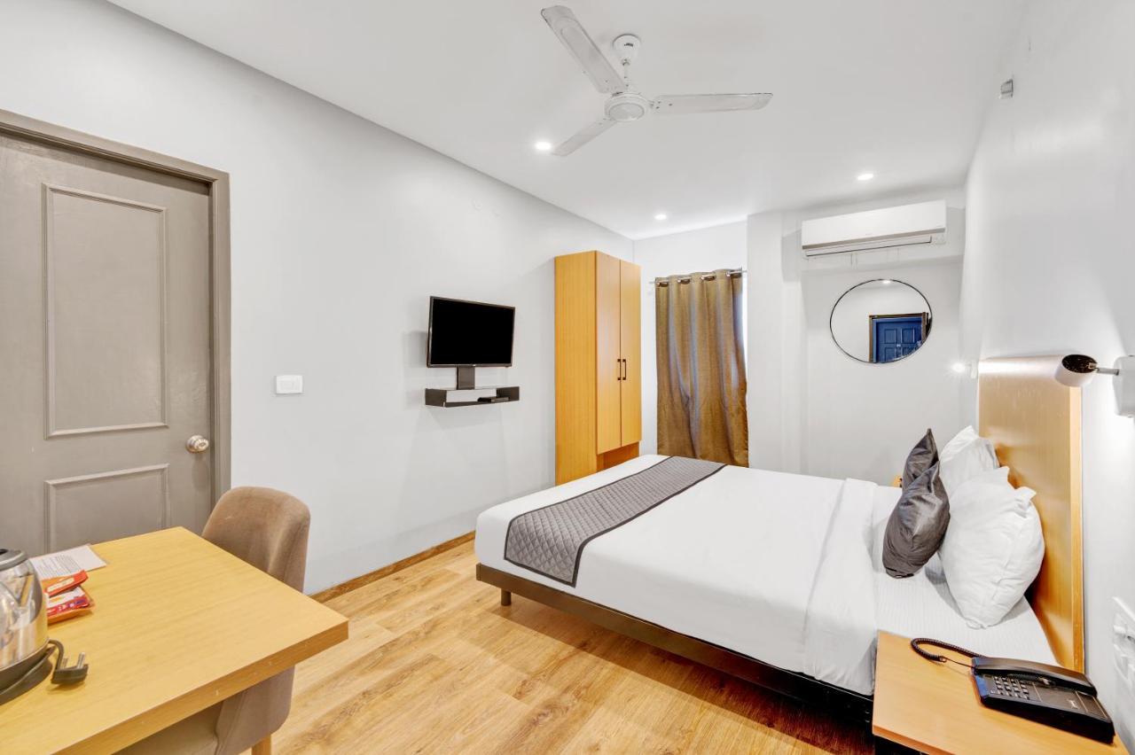 Upar Uthandi, Ecr Hotel 3*