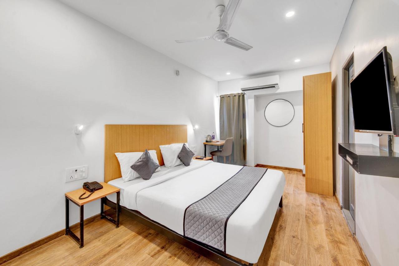 Upar Uthandi, Ecr Hotel 3*