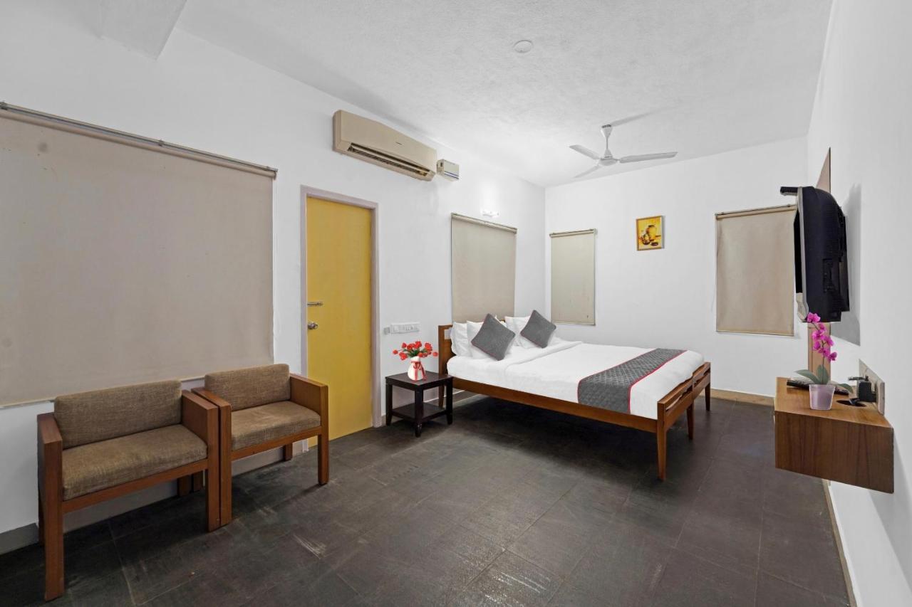 Super Oyo Townhouse 1005 G Silver & Resorts Omr Hotel 3*